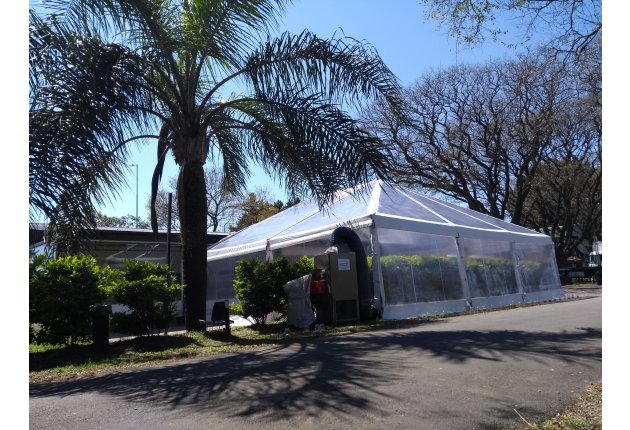 CARPA DE 12 METROS DE FRENTE TECHO TRANSPARENTE
